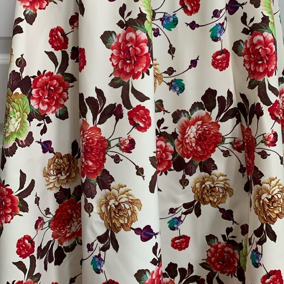 New NO TAGS JACLYN SMITH floral printed scuba stretch V neck midi dress. - Picture 7 of 13